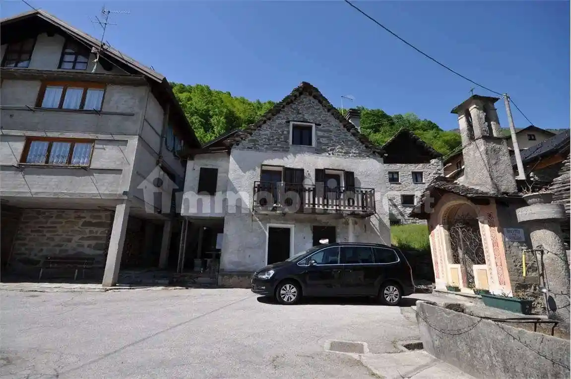 Casa indipendente in vendita a Calasca-Castiglione