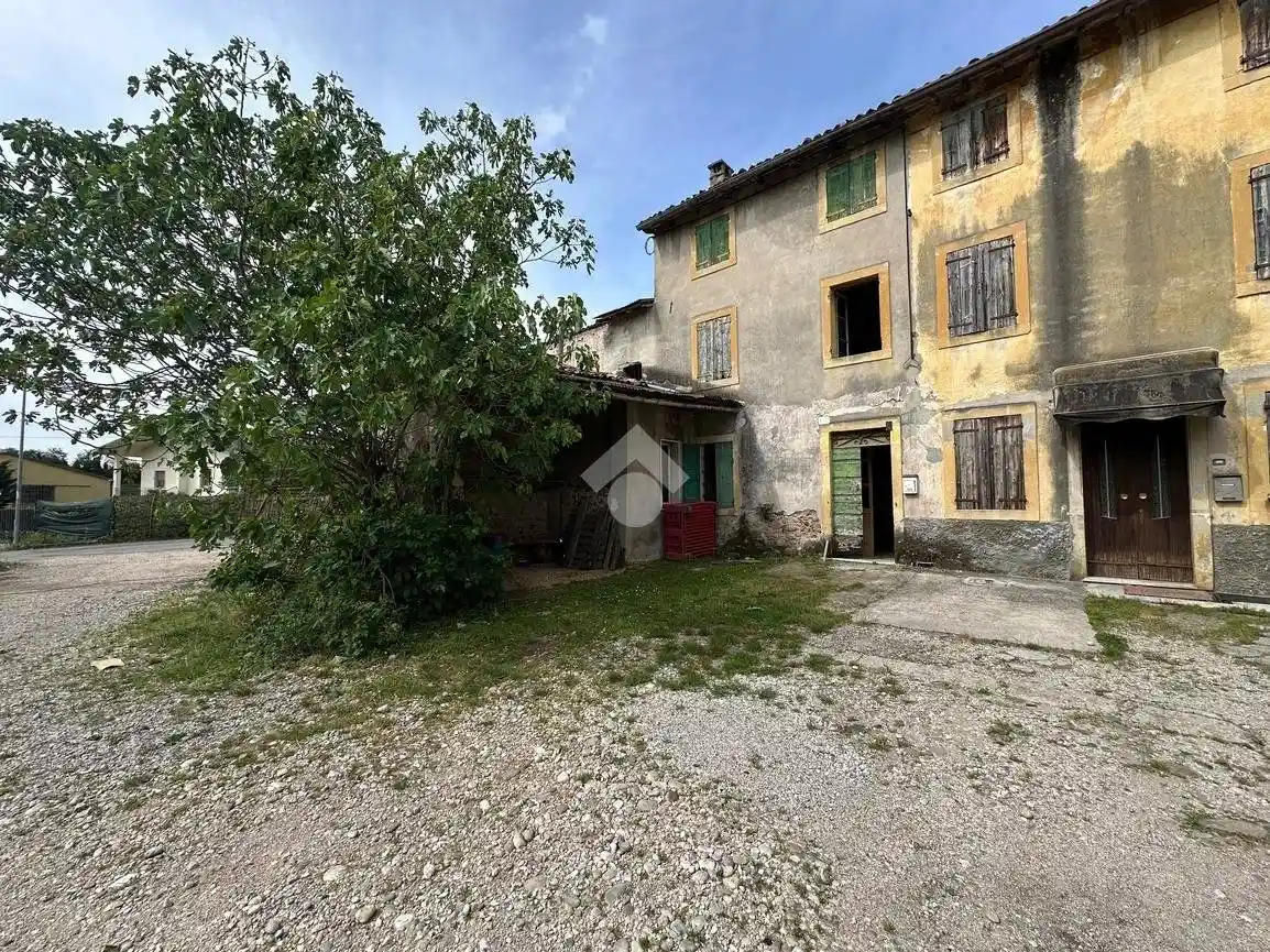 Rustico - Casale in vendita a Bussolengo