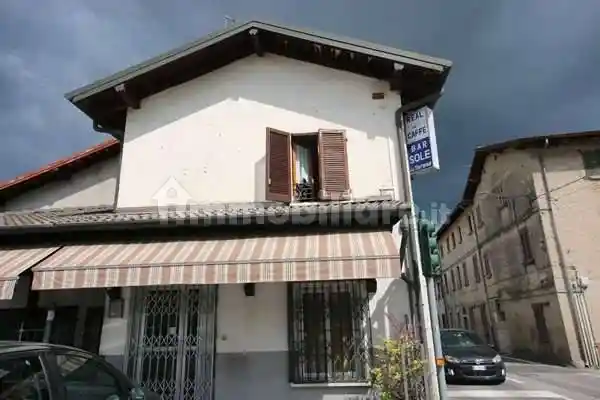 Palazzo - Edificio in vendita a Faloppio