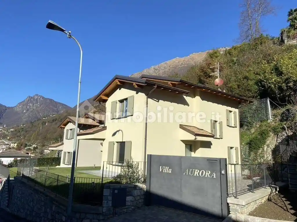 Villa in vendita a Carlazzo