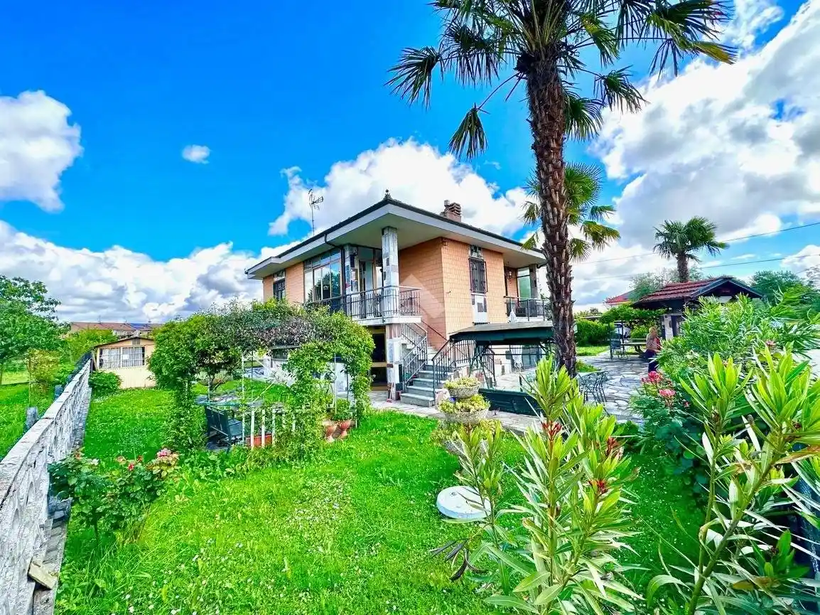 Villa in vendita a Robassomero