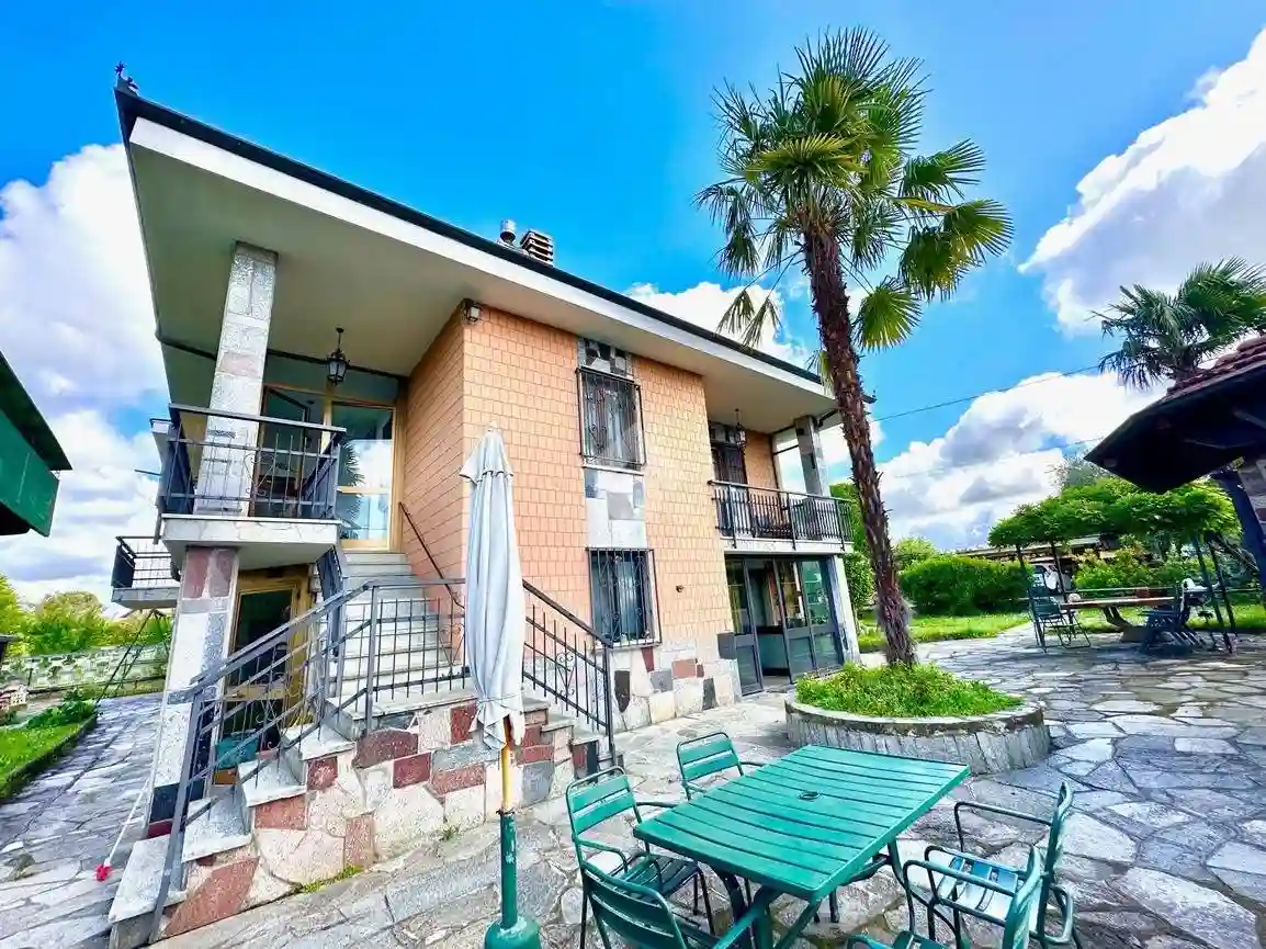 Villa - foto 2