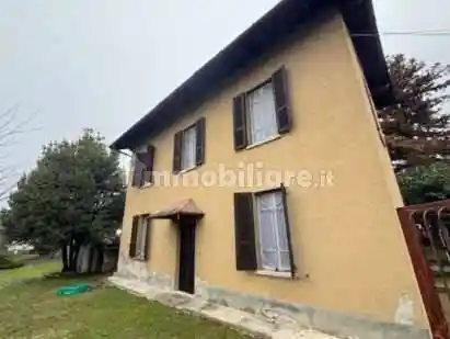 Casa indipendente in vendita a Gavirate