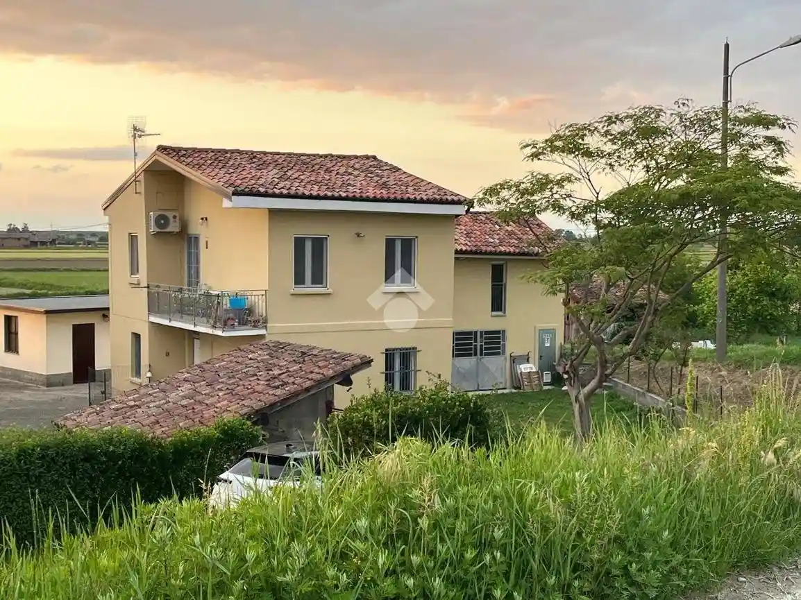 Casa indipendente in vendita a Cava Manara