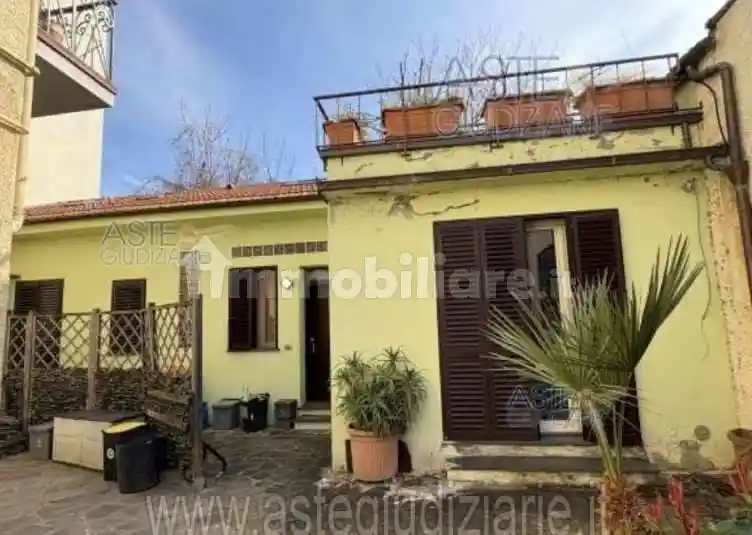 Casa indipendente in vendita a Prato