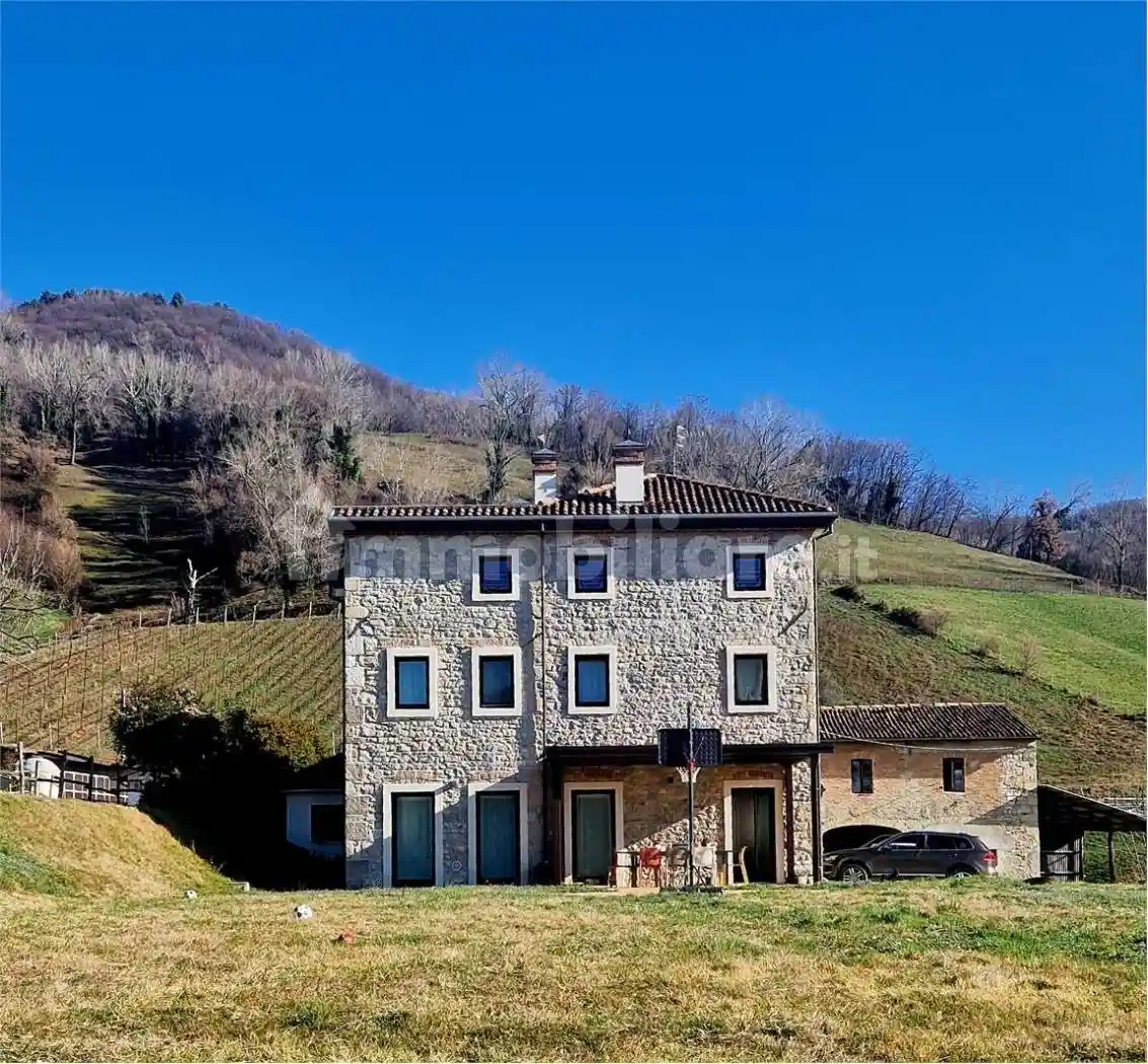 Rustico - Casale in vendita a Vittorio Veneto