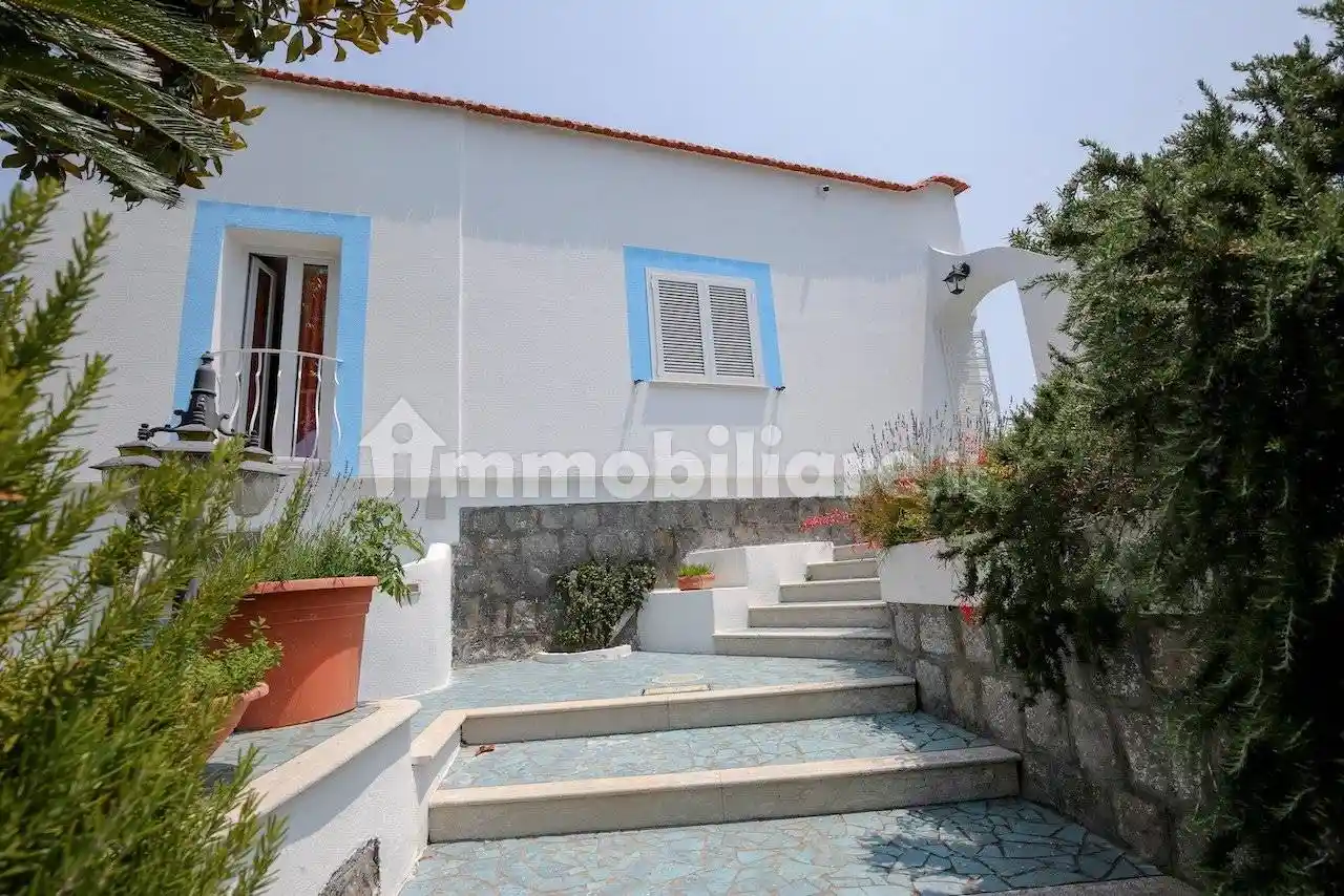 Villa in vendita a Serrara Fontana