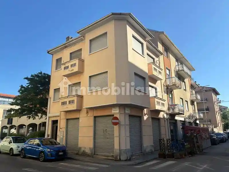 Palazzo - Edificio in vendita a Biella