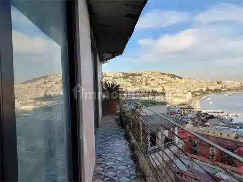 Appartamento in vendita a Napoli