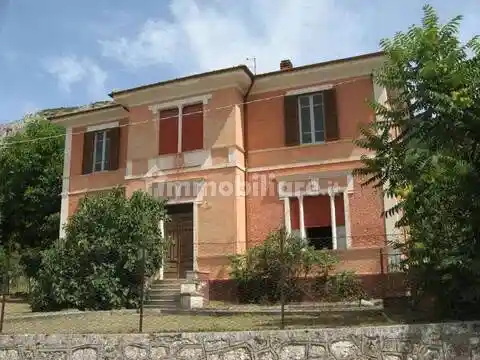 Villa in vendita a Gioia dei Marsi