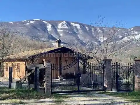 Villa in vendita a Civitaquana