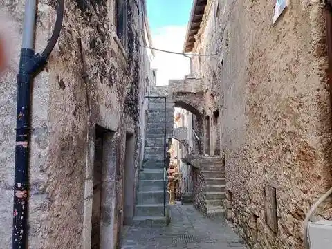 Appartamento in vendita a Castelvecchio Calvisio