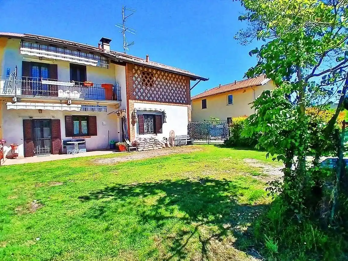 Casa indipendente in vendita a Sesto Calende