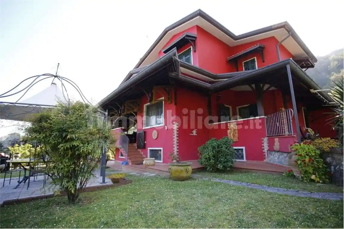 Villa in vendita a Carrara