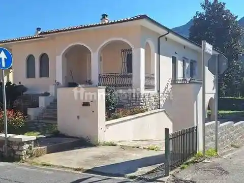 Villa in vendita a Borgo a Mozzano