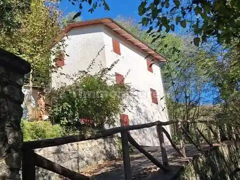 Villa in vendita a Bagni di Lucca