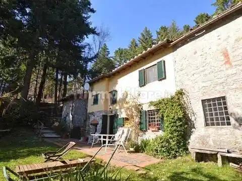 Rustico - Casale in vendita a Lucca