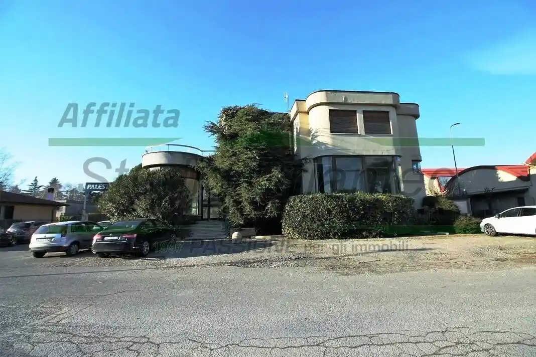 Palazzo - Edificio in vendita a Carate Brianza