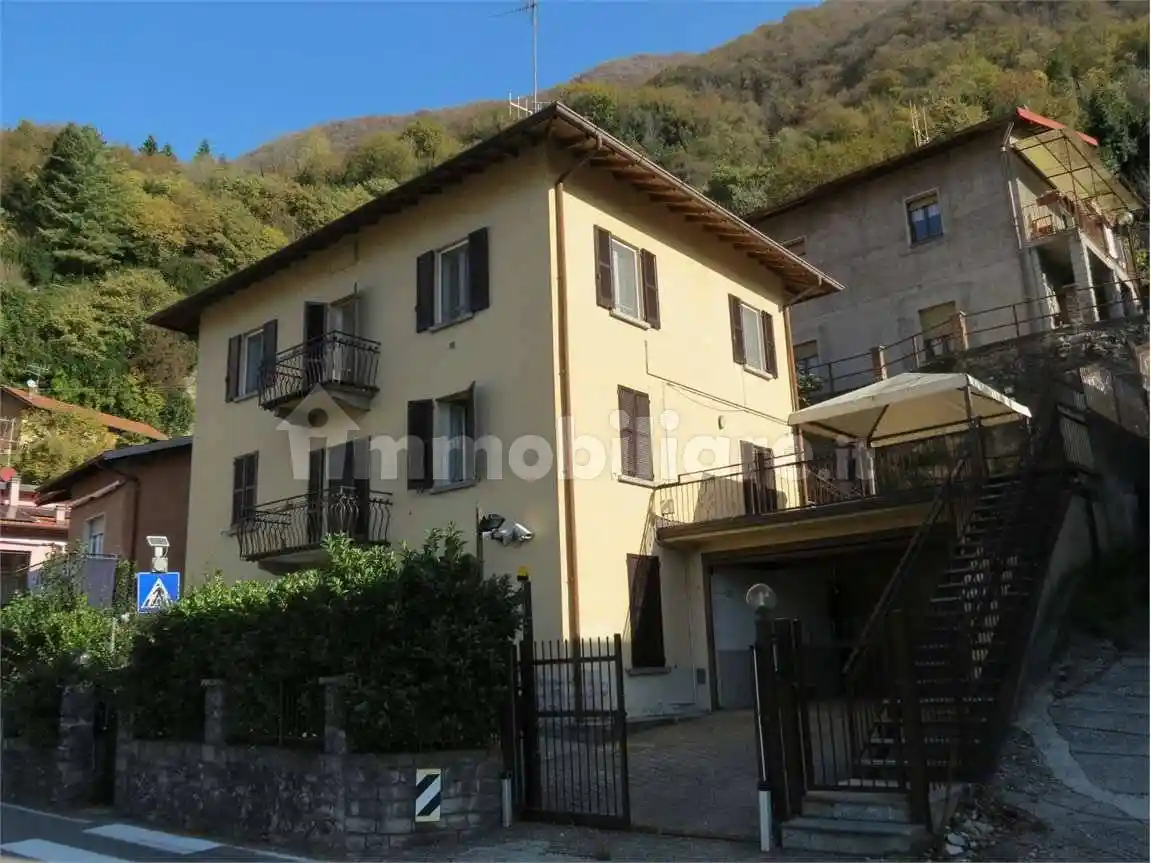 Villa in vendita a Pognana Lario