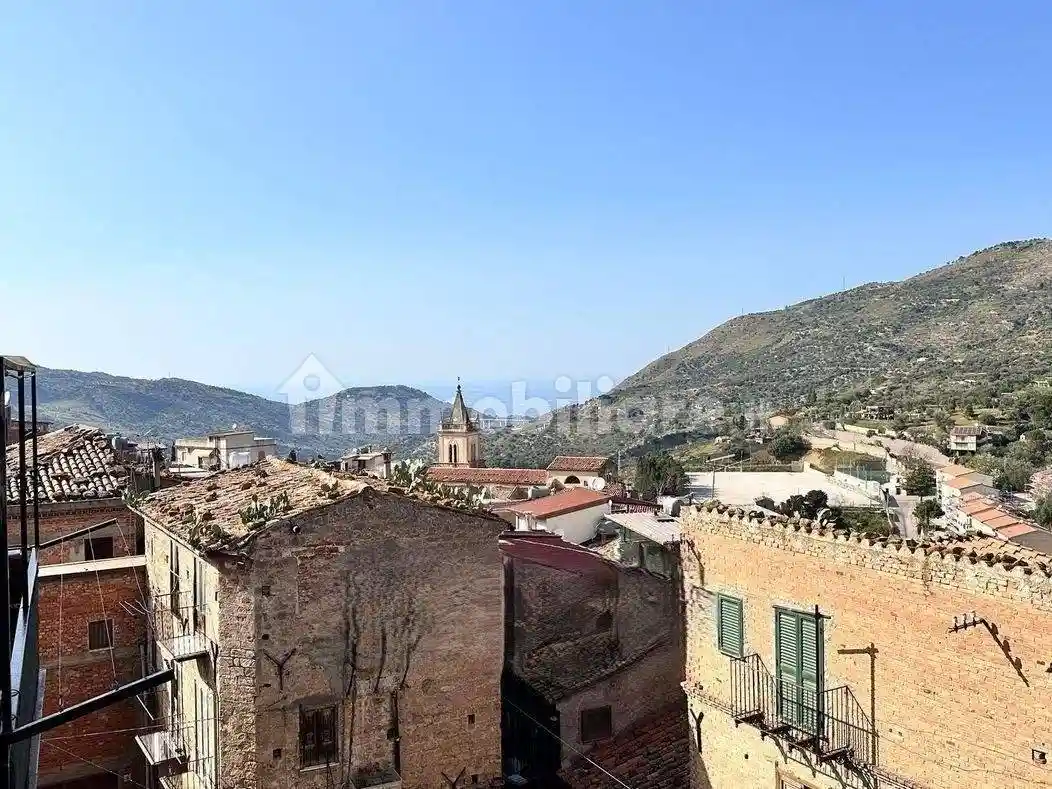 Casa indipendente in vendita a Pettineo