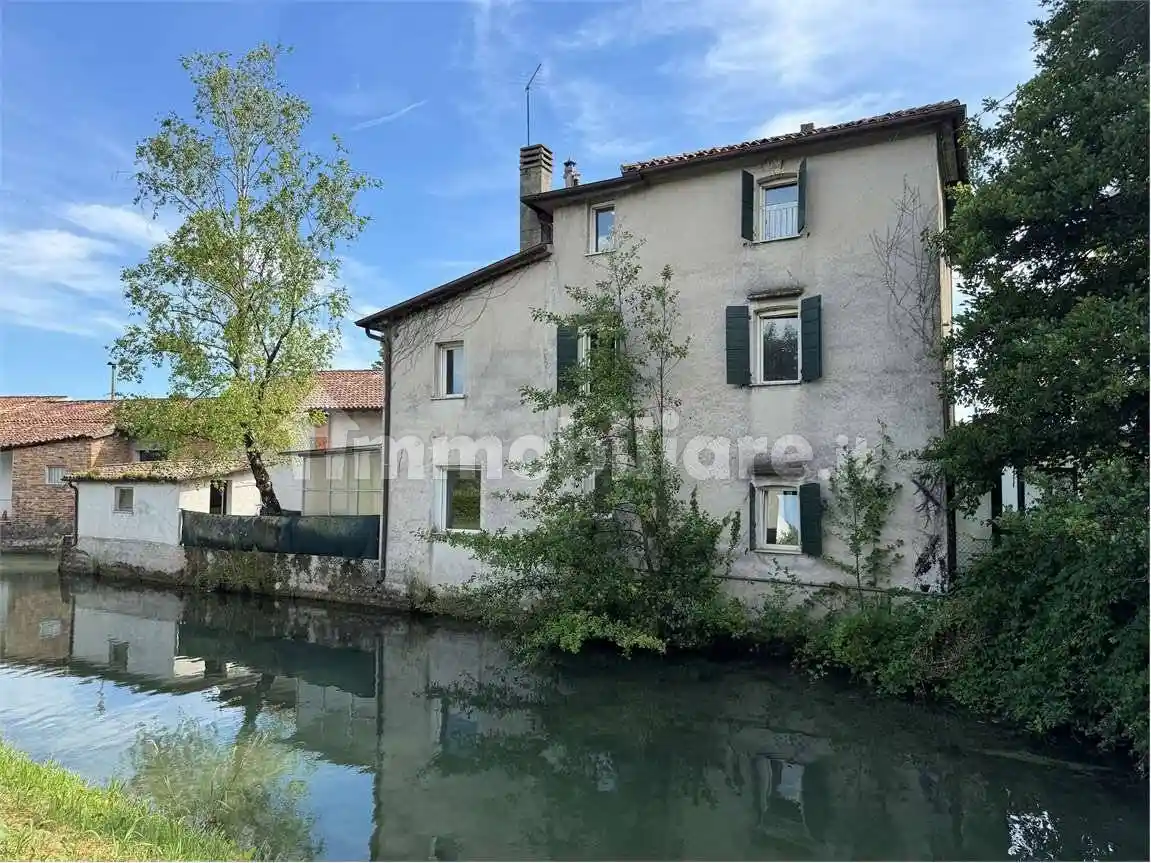 Casa indipendente in vendita a Vittorio Veneto