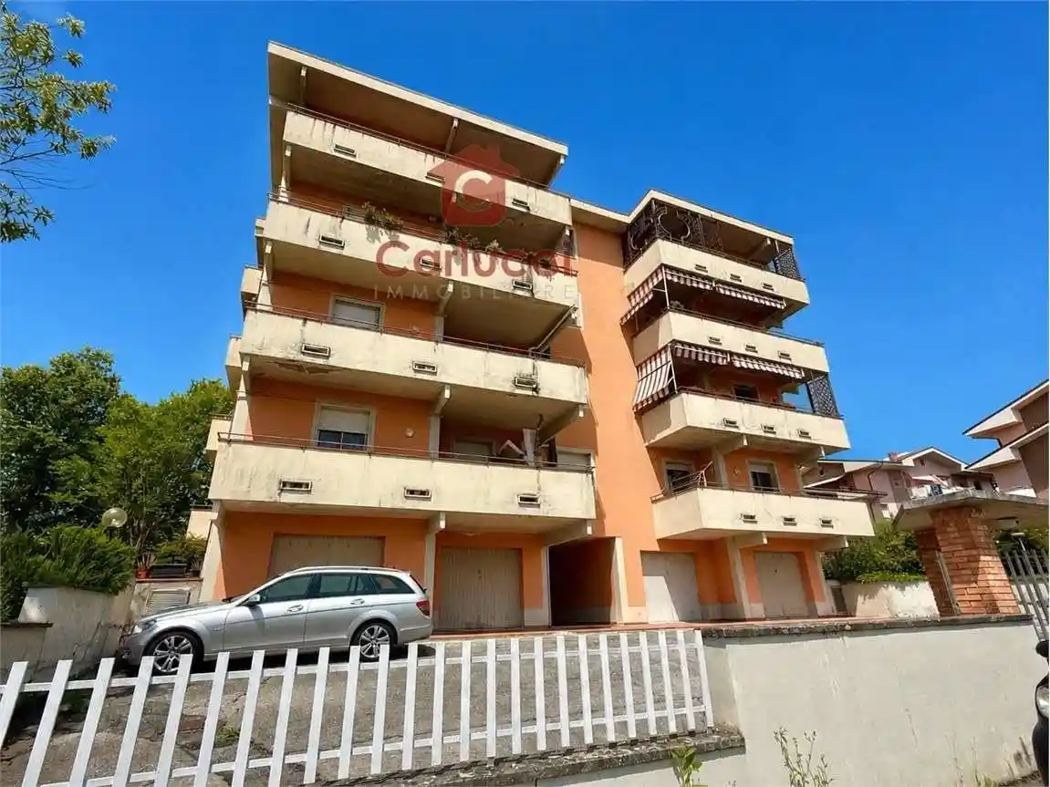 Appartamento in vendita a Uzzano