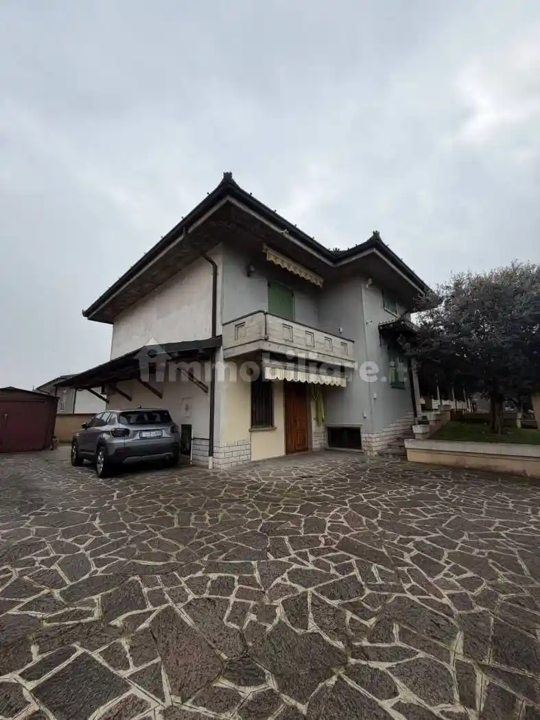 Villa in vendita a Verolavecchia