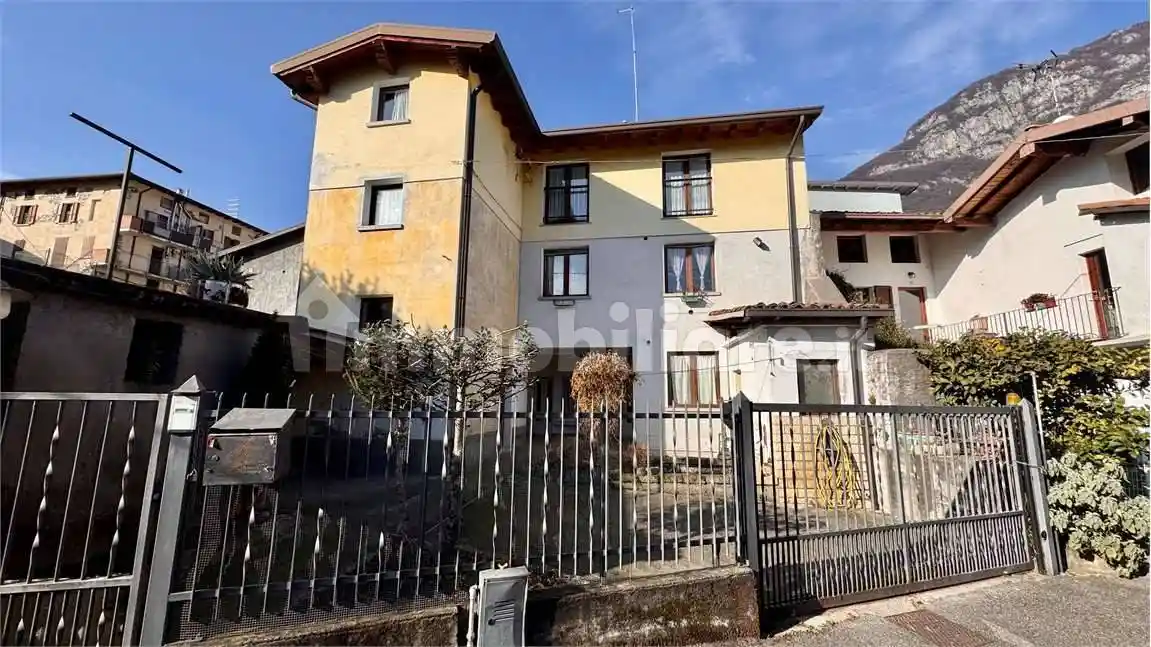 Casa indipendente in vendita a Costa Volpino