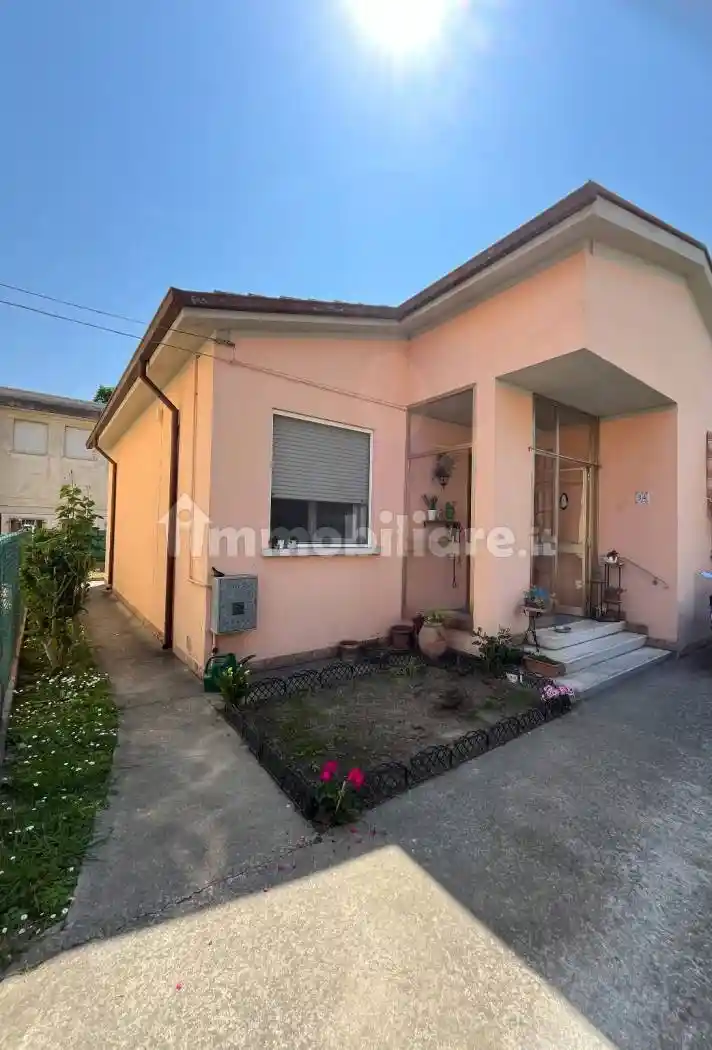 Villa in vendita a Quistello