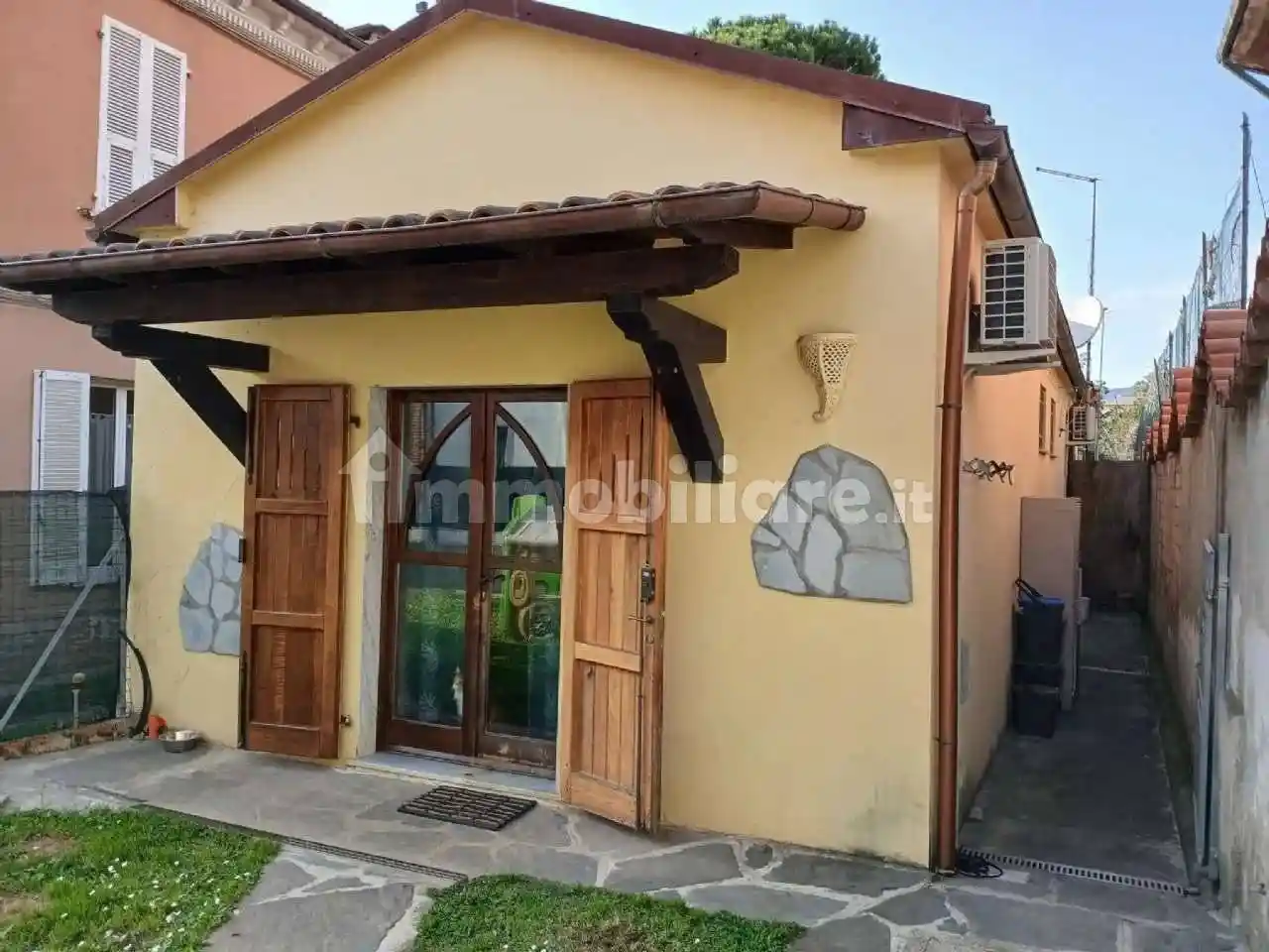 Casa indipendente in vendita a Massa