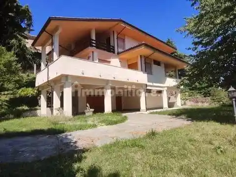 Villa in vendita a Mombercelli