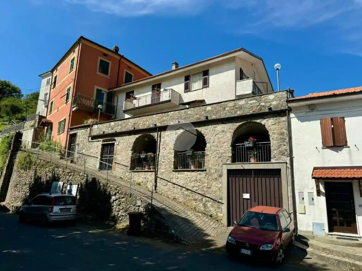Appartamento in vendita a Varese Ligure
