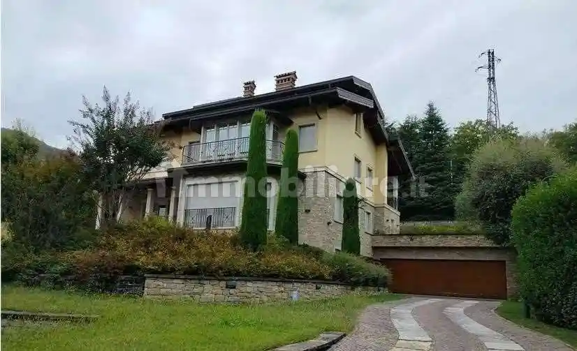 Villa in vendita a Casazza