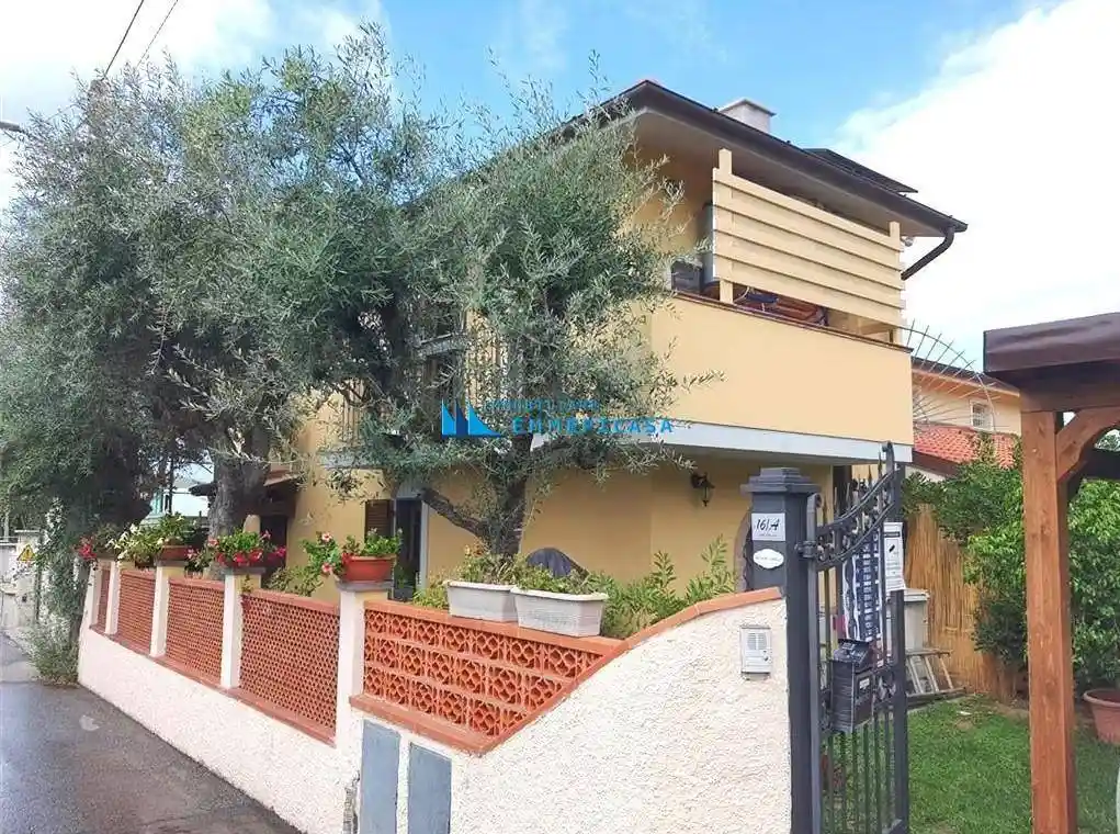 Villetta a schiera in vendita a Montignoso
