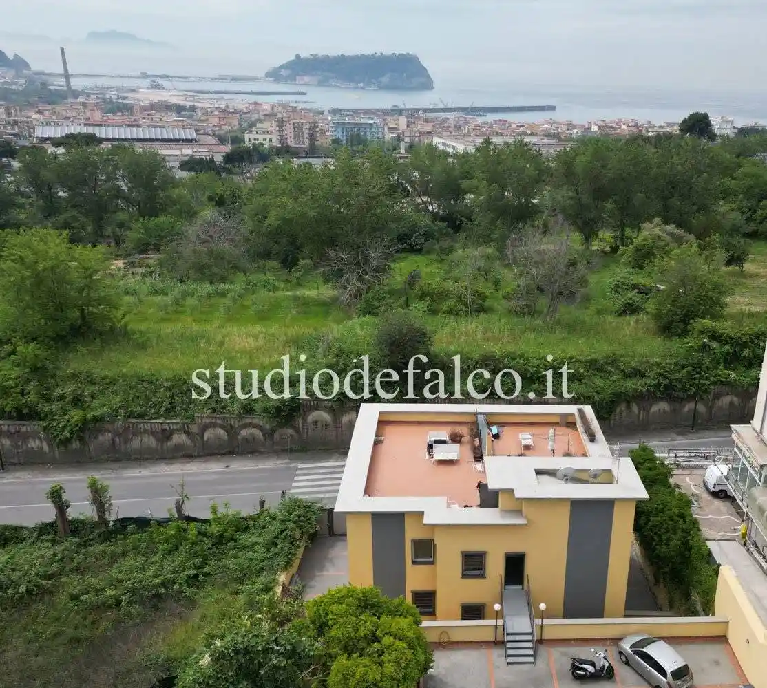 Palazzo - Edificio in vendita a Napoli