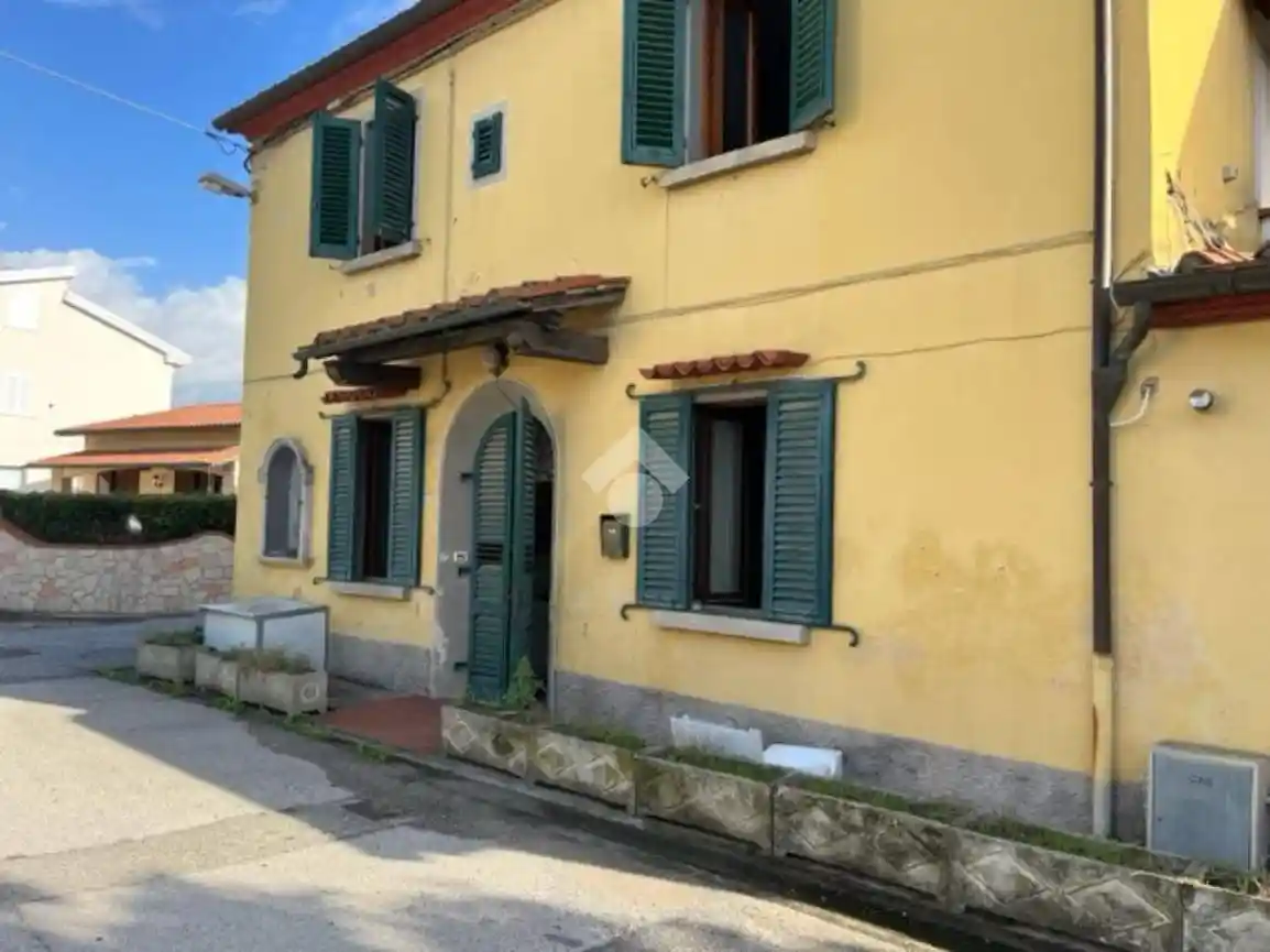 Casa indipendente in vendita a Pistoia