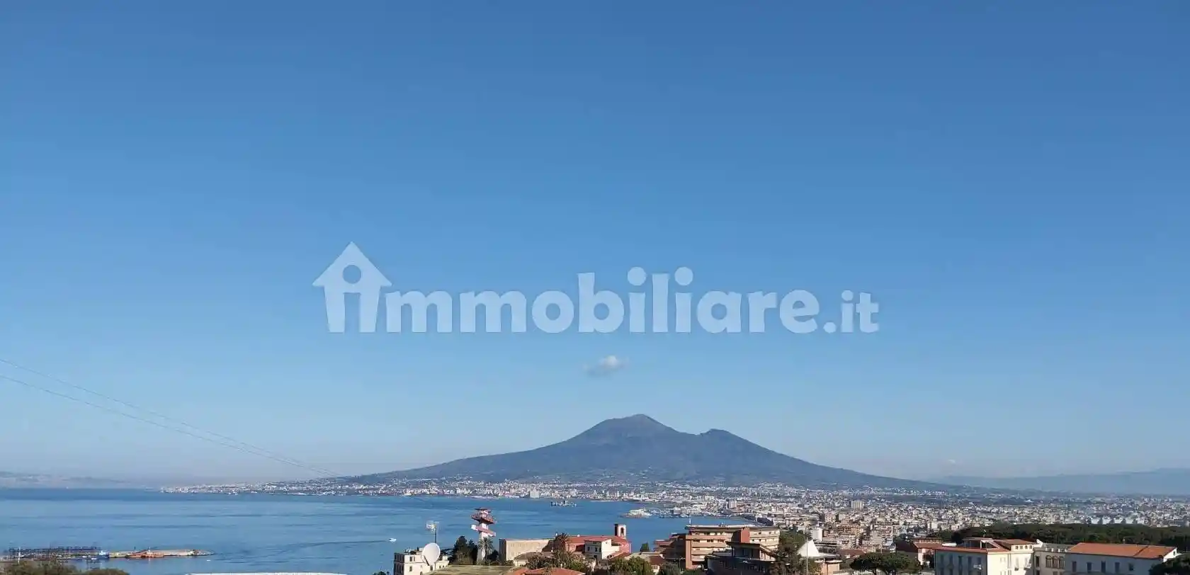 Palazzo - Edificio in vendita a Castellammare di Stabia
