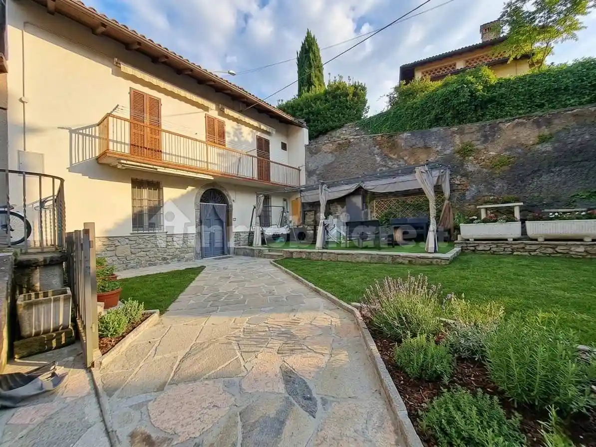Casa indipendente in vendita a Sarnico