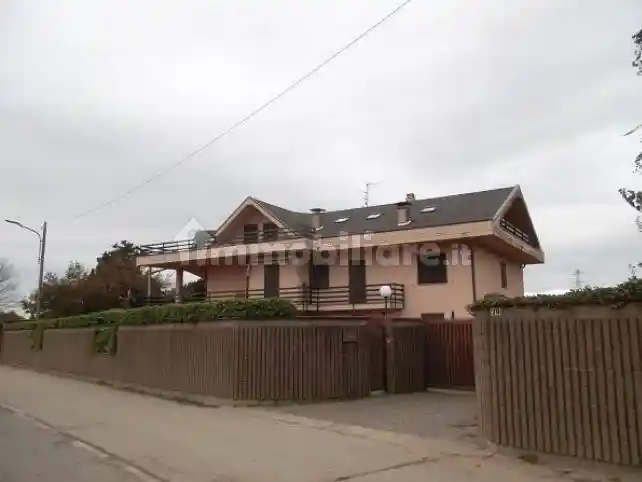 Villa in vendita a Momo