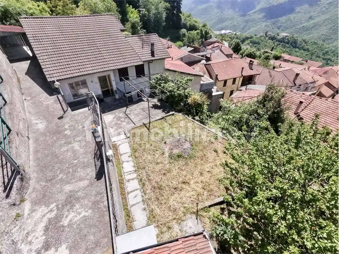Casa indipendente in vendita a Pornassio
