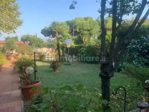 Villa in vendita a Livorno