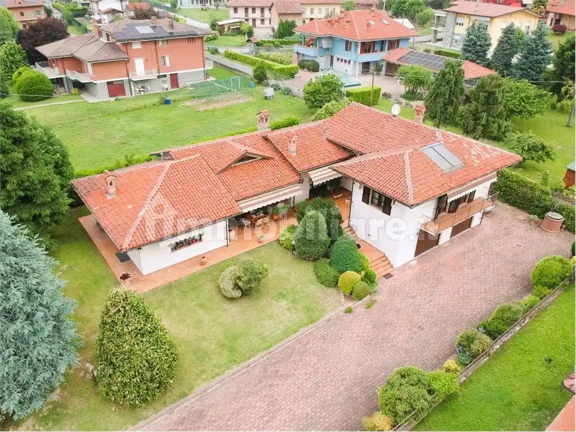 Villa in vendita a Piobesi d'Alba