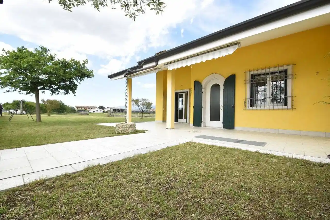 Villa in vendita a Bussolengo