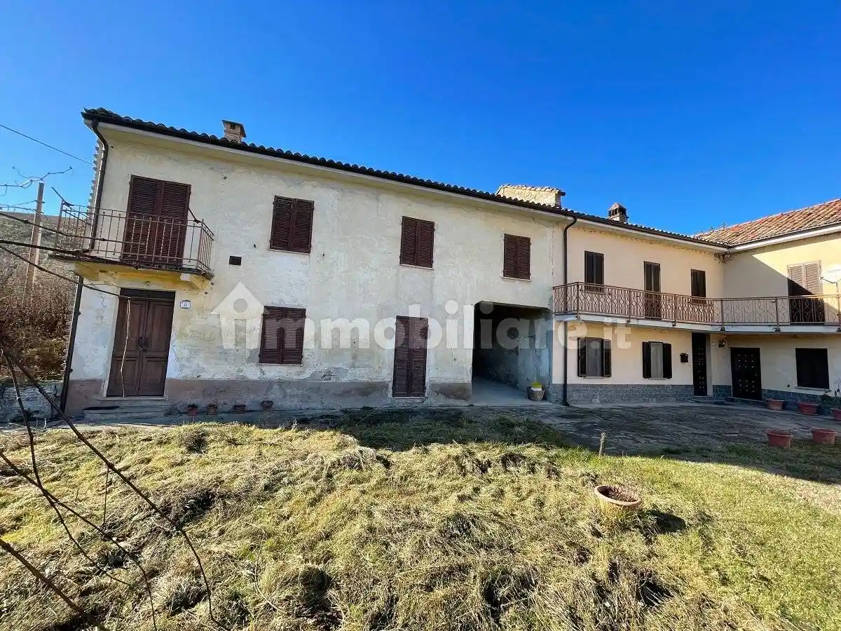 Rustico - Casale in vendita a Castiglione Tinella