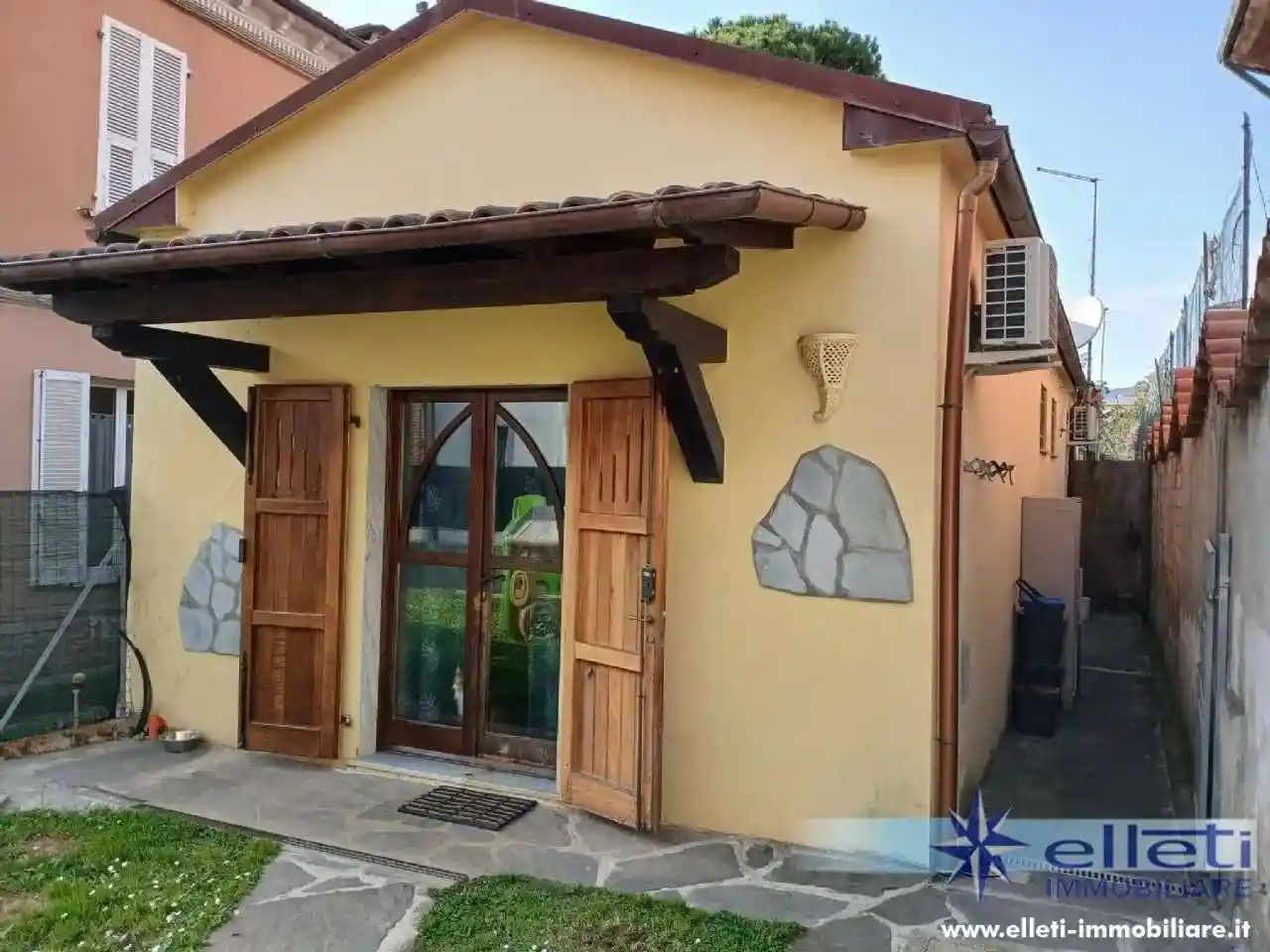 Casa indipendente in vendita a Massa