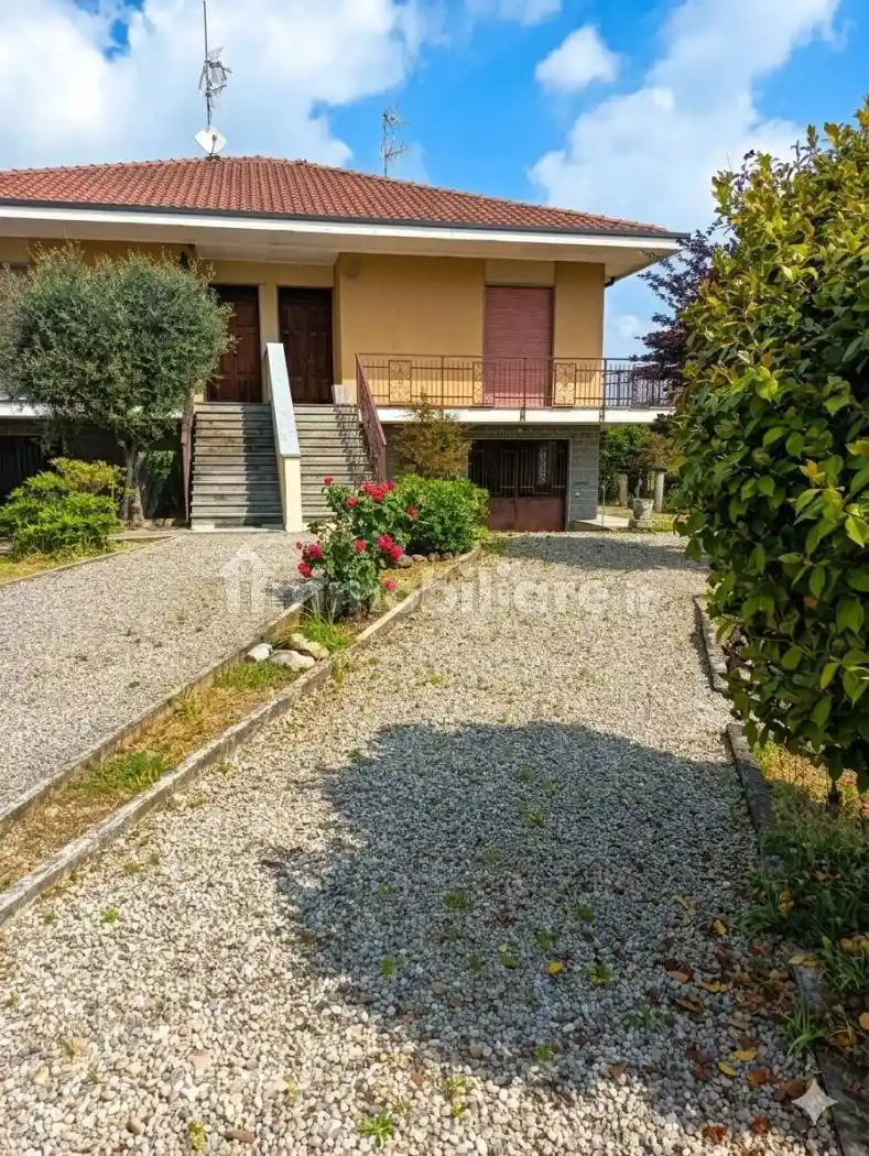 Villa in vendita a Cassinetta di Lugagnano