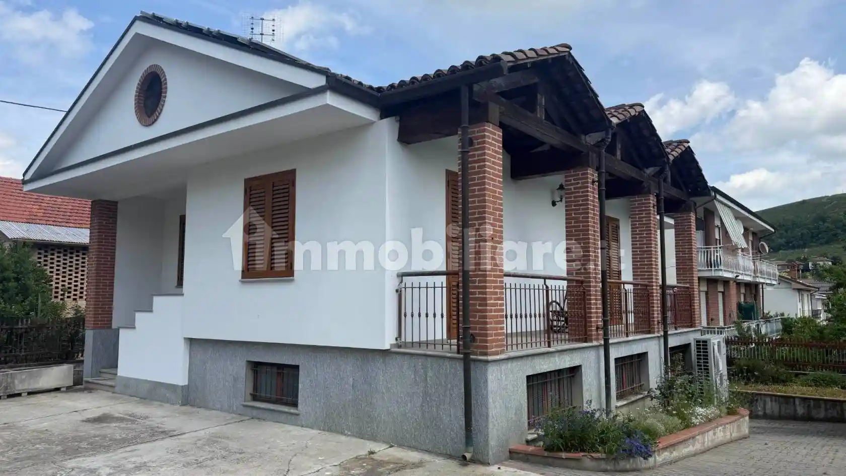 Villa in affitto a Alba
