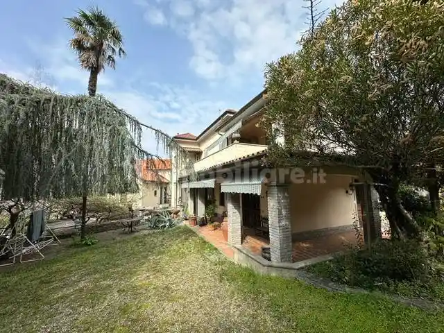Villa in vendita a Gemonio