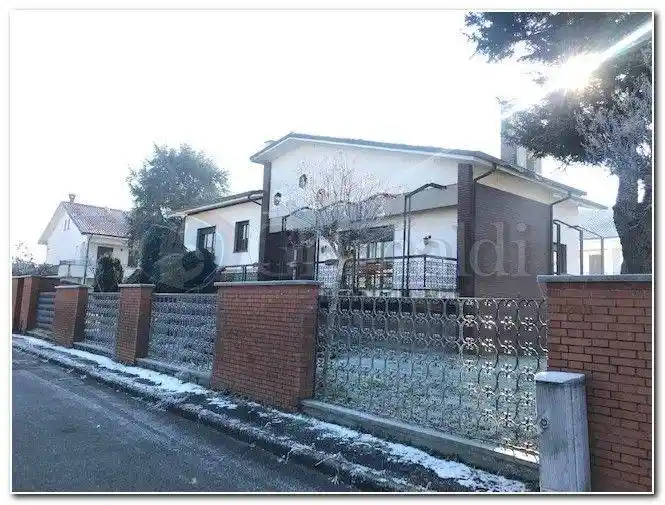 Villa in vendita a Abbiategrasso