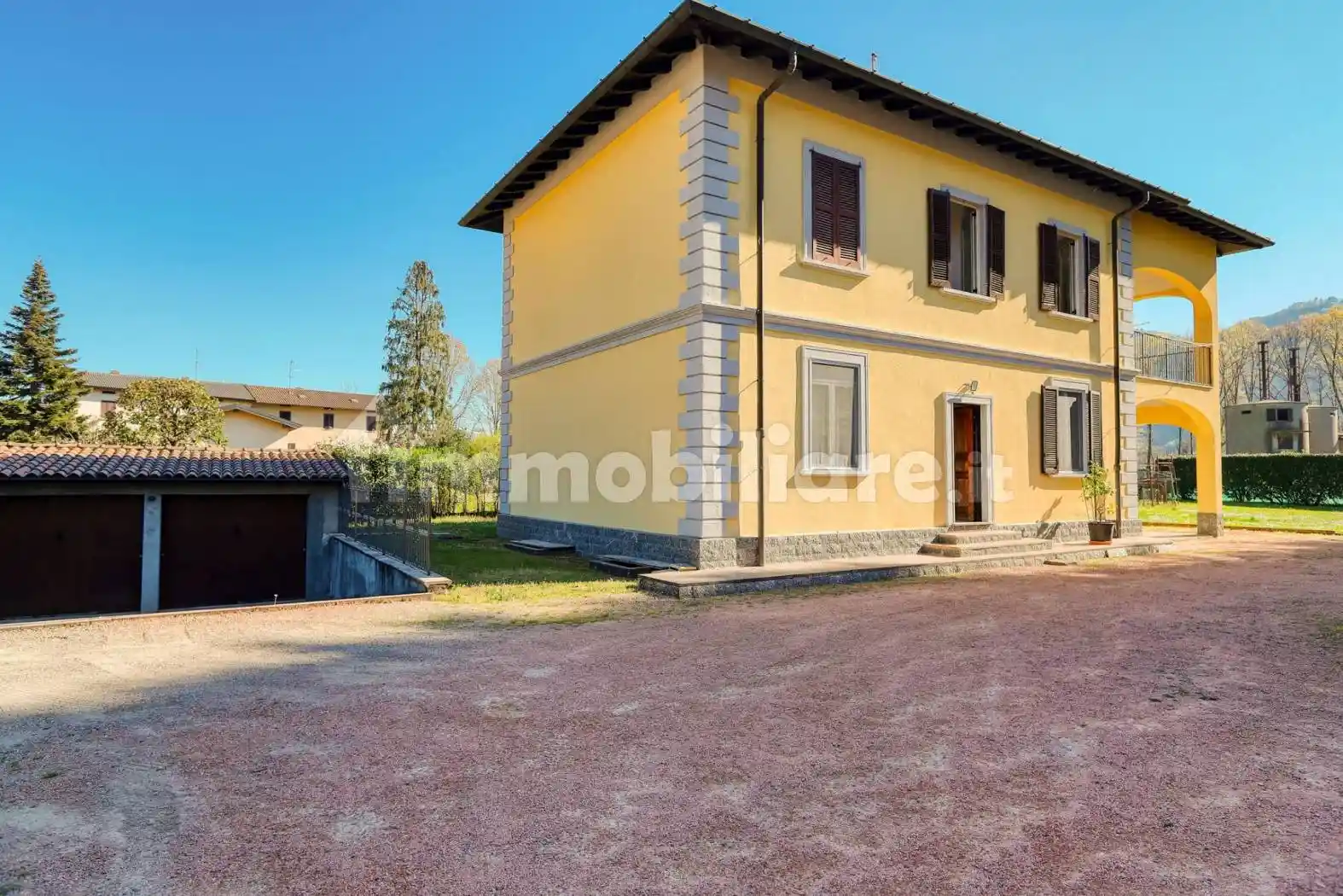 Villa in vendita a Bisuschio